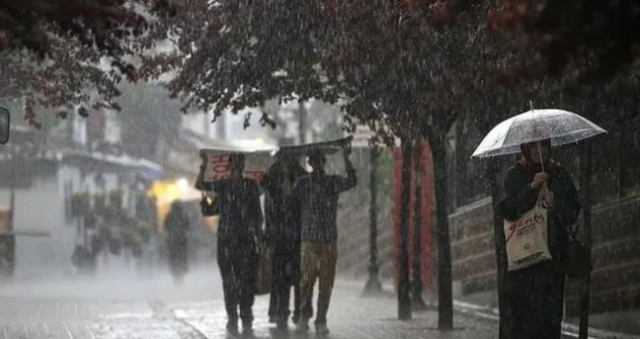 Meteoroloji'den uyarı! 24-25 Ekim İstanbul Hava Durumu: İstanbul'da yağmur ne zaman başlayacak? Yarın İstanbul'da yağmur var mı?