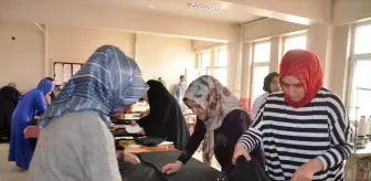Muş'ta Kadınlar, 'Çocuklar Üşümesin Projesi' İçin Hırka Üretiyor