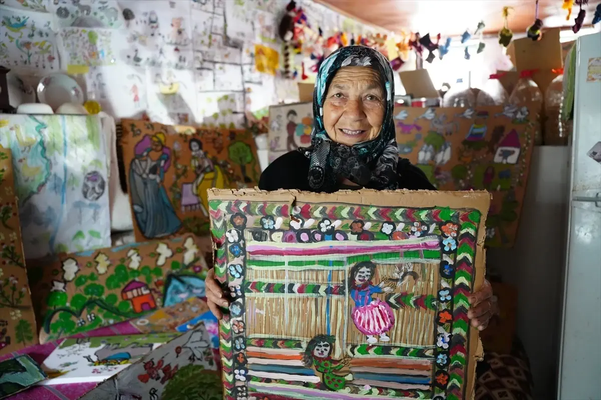 73 Yaşındaki Kadın, Çocukluk Hikayelerini Resimlerle Yaşatıyor