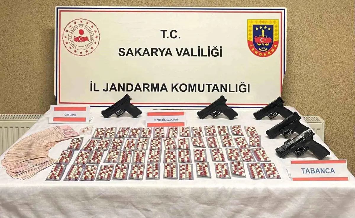 Sakarya'da Jandarma Operasyonunda 773 Sentetik Ecza Hapı Ele Geçirildi