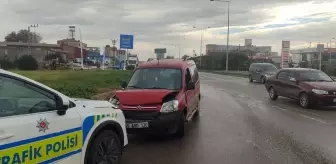 Bafra'da Trafik Kazası: 71 Yaşındaki Sürücü Yaralandı