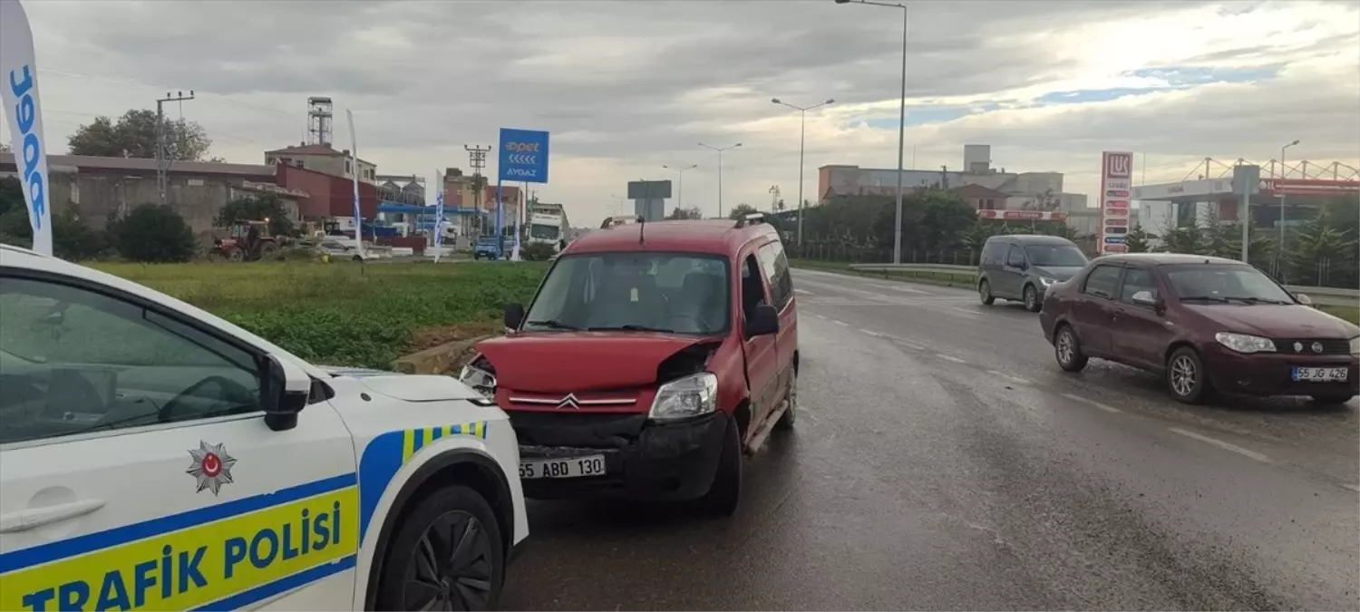 Bafra'da Trafik Kazası: 71 Yaşındaki Sürücü Yaralandı