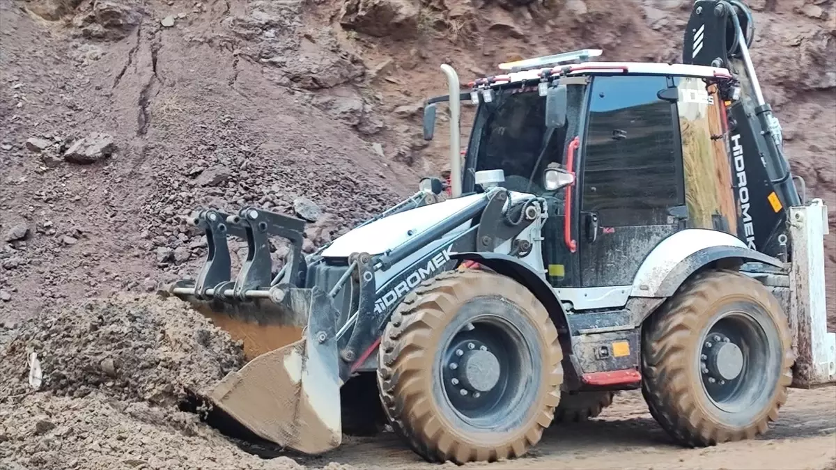 Batman Sason'da Heyelan Nedeniyle Kapanan Yollar Açılıyor