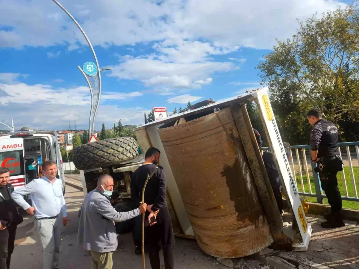 Kocaeli'de Asfalt Silindiri Devrildi, Bir Kişi Yaralandı