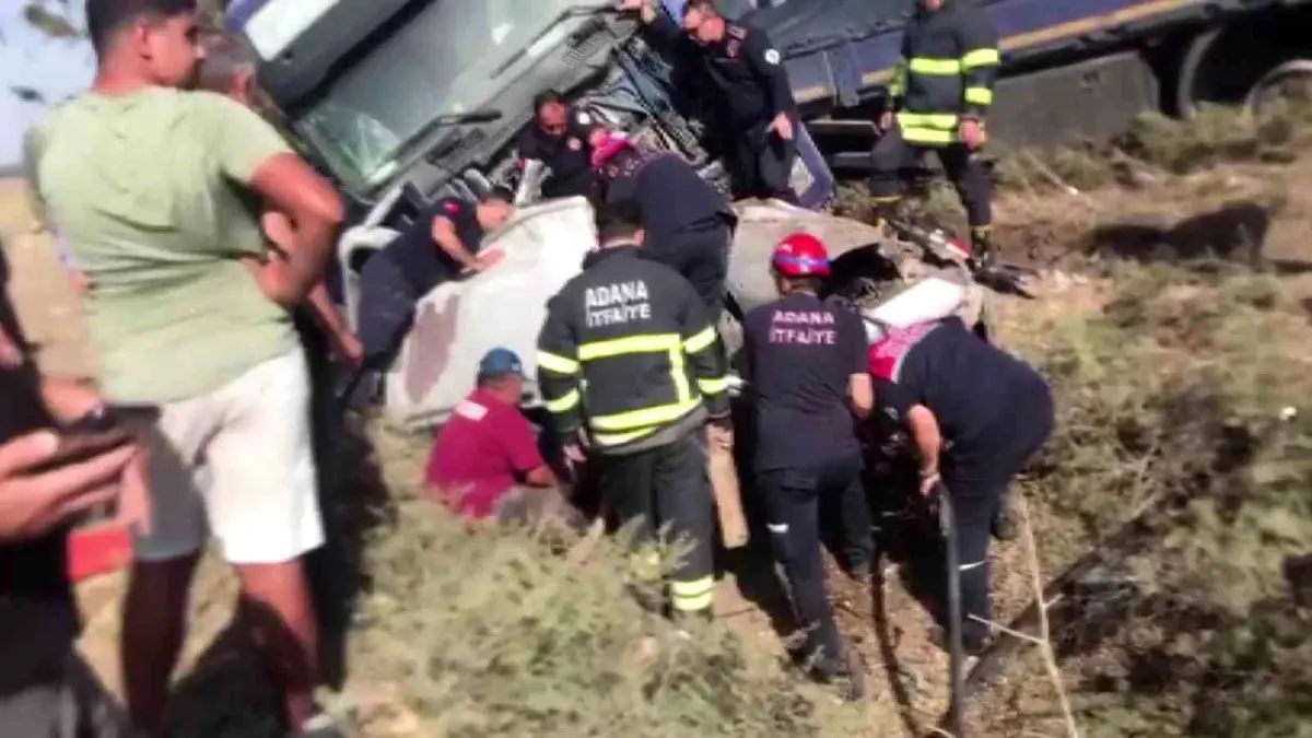 Adana'da Tır ile Çarpışan Otomobilin Sürücüsü Hayatını Kaybetti