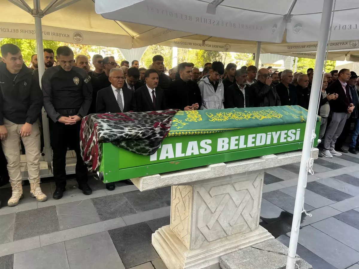 Erciyes Üniversitesi'nde Kıskançlık Cinayeti: Meliha Keskin Toprağa Verildi