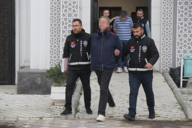 unlu haliciyi baltayla parcalara ayirip asitle 19182060 5192 m