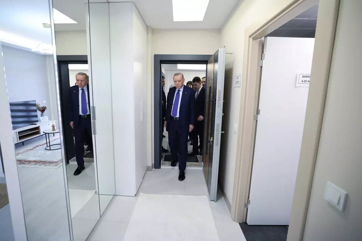 Yüzyılın Konut Projesi'nin detaylarını açıklayan Cumhurbaşkanı Erdoğan, örnek daireyi inceledi