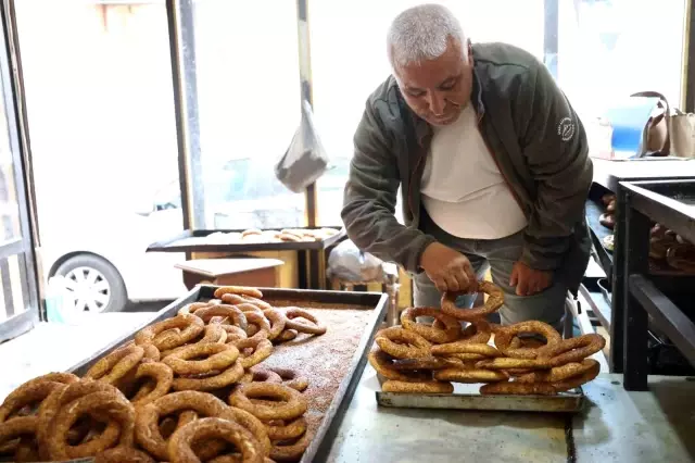 Simit tezgahından memur masasına 3 20 yil simit satti 49 yasinda ataninca annesi 3 19184062 o