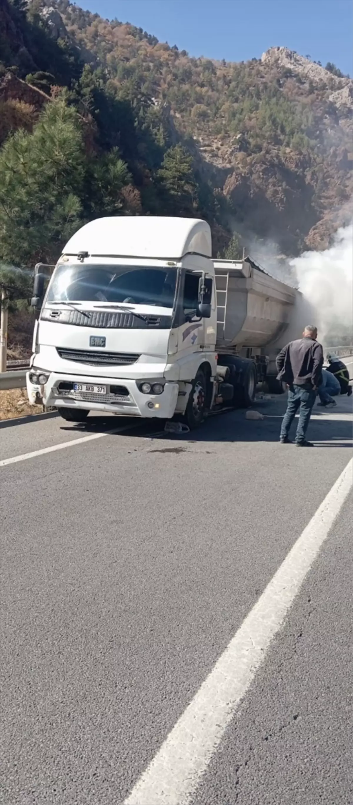 Adana Pozantı'da Tır Dorsesinde Yangın Çıktı