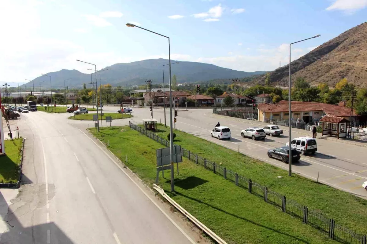 Amasya'da 'Ölüm Kavşağı'na Trafik Sinyalizasyonu Takıldı