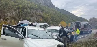 Artvin'de Trafik Kazası: 4 Yaralı