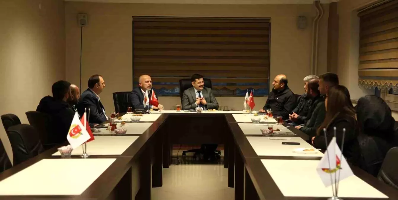 Gazetecilerin Sorunları ve Çözüm Önerileri Ele Alındı