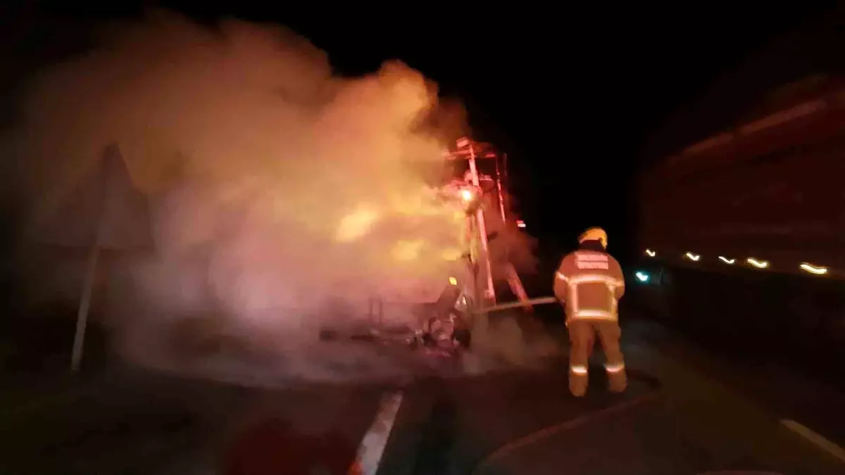 Çanakkale-Bandırma Karayolu'nda Araç Yangını