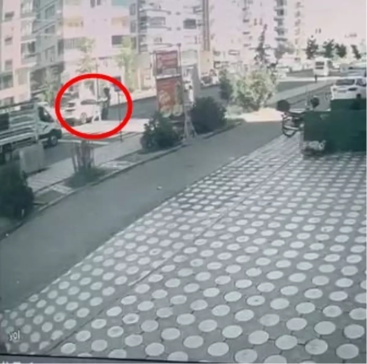 Yaya Geçidinde Cipin Çarptığı İki Kişi Yaralandı