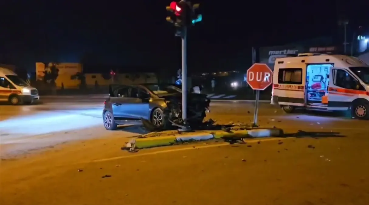Çorum'da Polis Aracı ile Otomobil Çarpıştı: 4 Yaralı