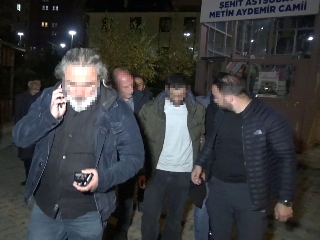 emniyetin duvarina tirmanan sahis ekipleri alarma 19185335 8239 m