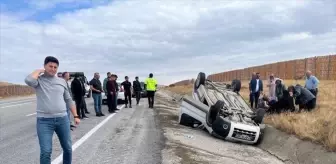 Erzincan'da Takla Atan Araçta 1'i Ağır 4 Yaralı