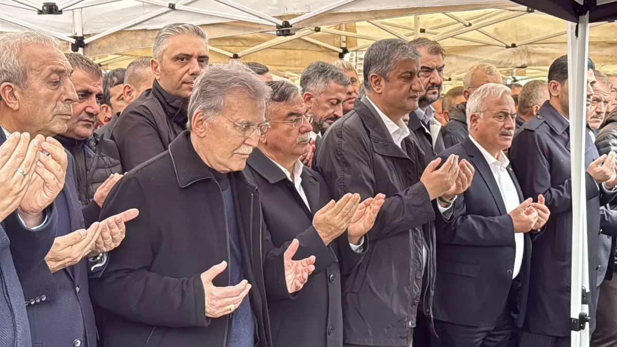 Abdullah Şahin Son Yolculuğuna Uğurlandı.