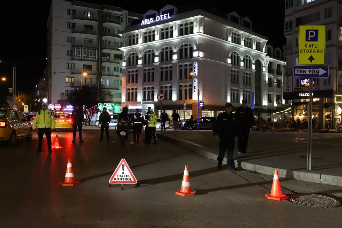 Eskişehir'de Asayiş ve Trafik Uygulaması: 3 Şüpheli Yakalandı