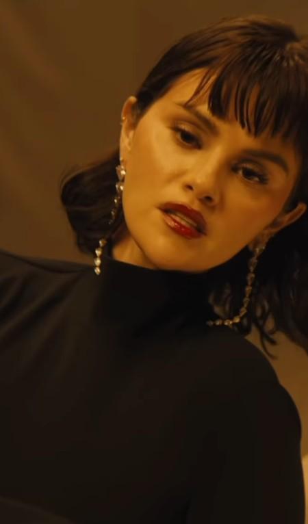 Selena Gomez, whose aesthetics have been exaggerated, was compared to folk singer Ceylan