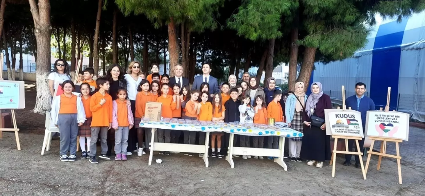 Çanakkale'de Öğrenciler Gazze'ye Destek İçin Kermes Düzenledi