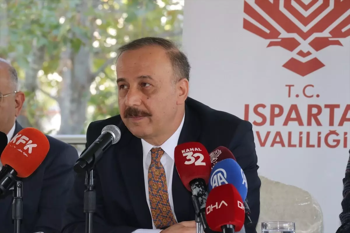 Isparta Valisi'nden Sahipsiz Kedilere Yönelik İddialara Cevap