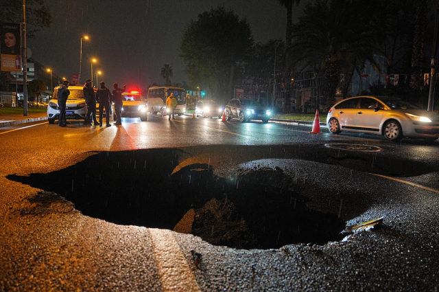istanbul da saganak nedeniyle yol coktu taksi 19183894 1667 m