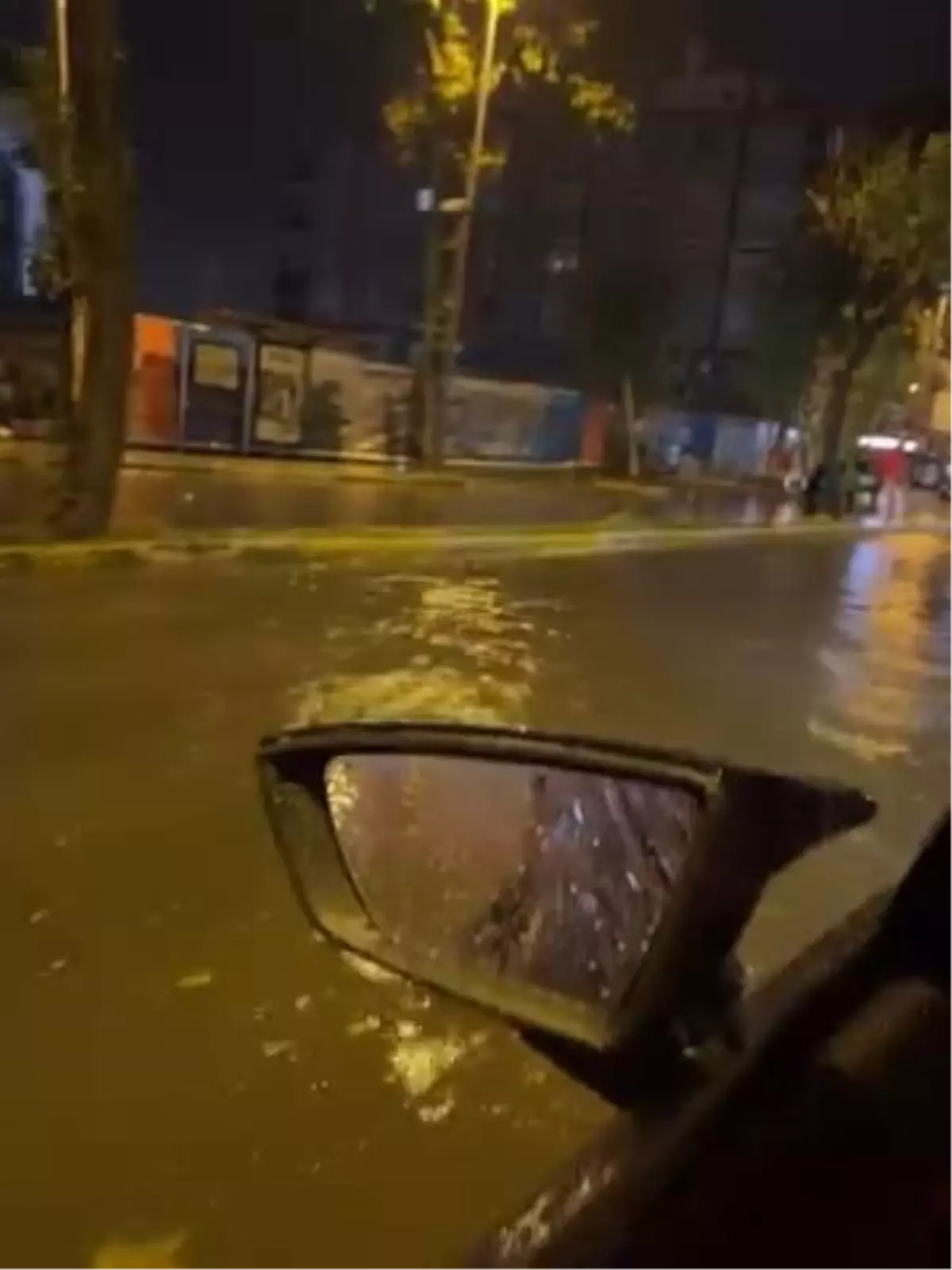 İstanbul'da Sağanak Yağış Sonrası Su Baskınları