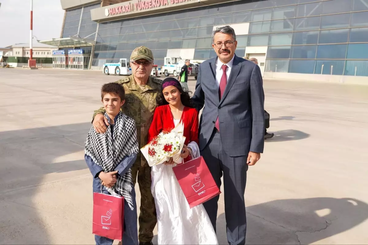 Kara Kuvvetleri Komutanı Metin Tokel, Hakkari'ye Ziyarette Bulundu