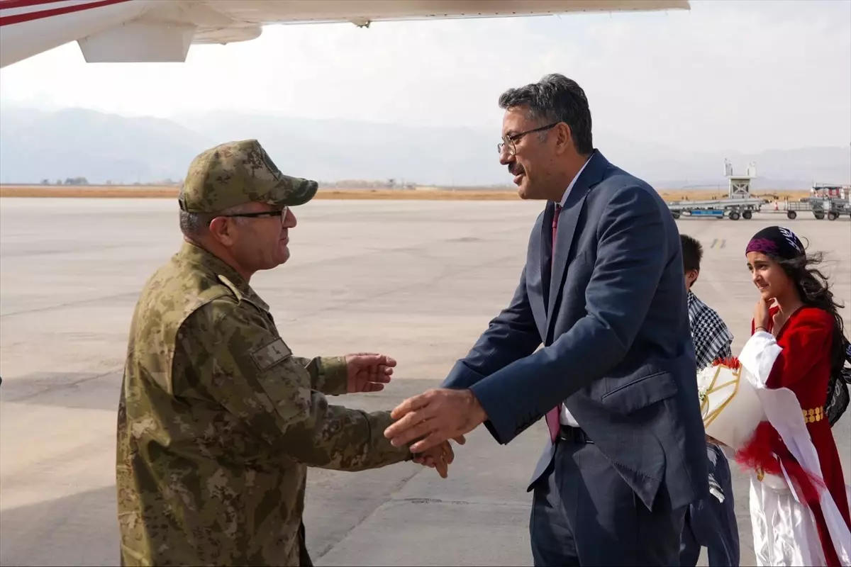 Kara Kuvvetleri Komutanı Metin Tokel Hakkari'de Ziyaretler Yaptı