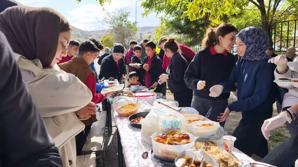 Karakeçili'de Gazze İçin Yardım Kermesi Düzenlendi