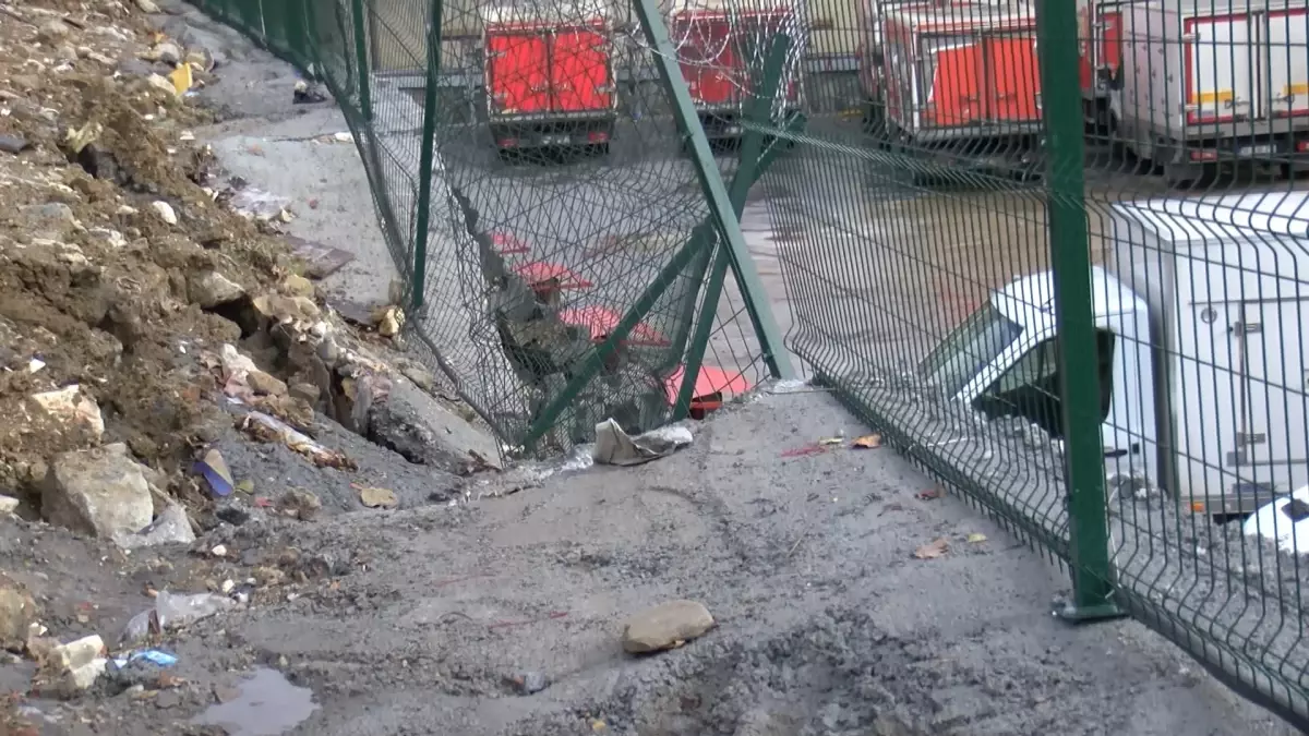 Yağışlar Fabrikanın İstinat Duvarını Yıktı