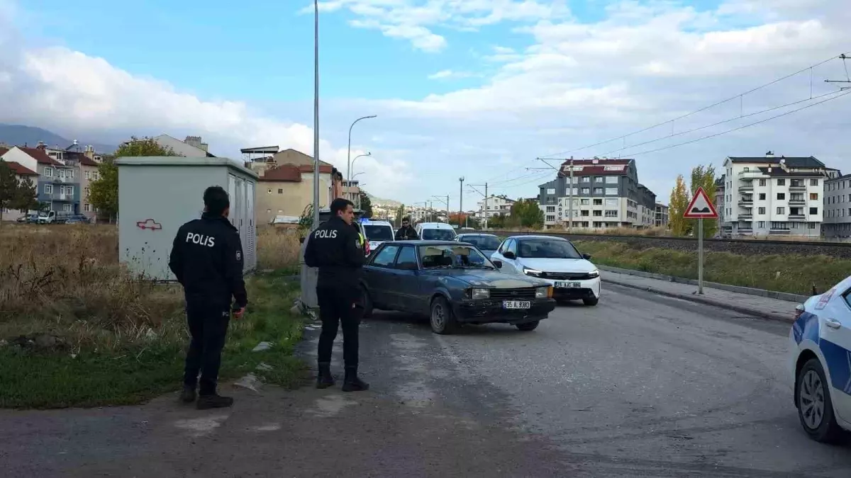 Kütahya'da Otomobil Çarpması: 2 Yaralı.