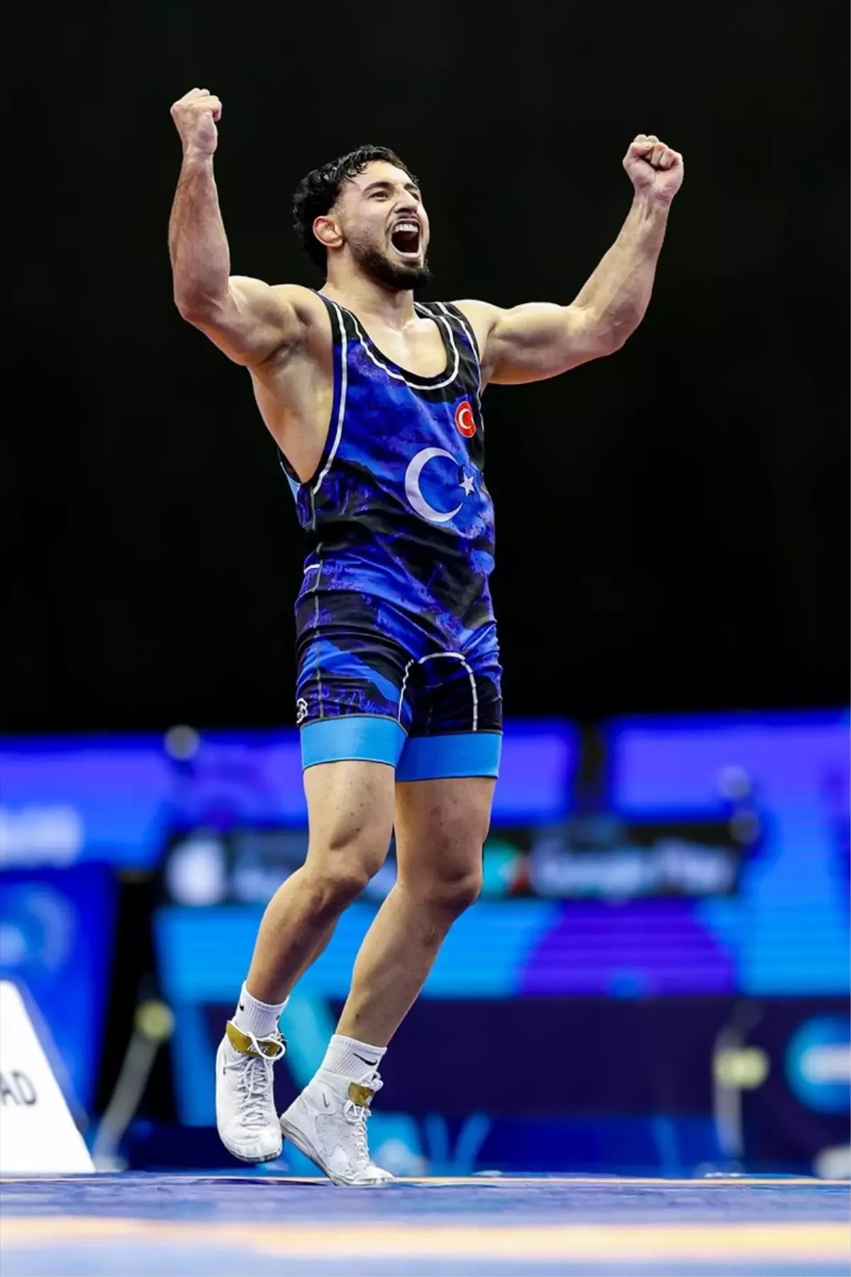 Milli Güreşçi Muhammed Halit Özmuş, Dünya 23 Yaş Altı Şampiyonası'nda Gümüş Madalya Kazandı