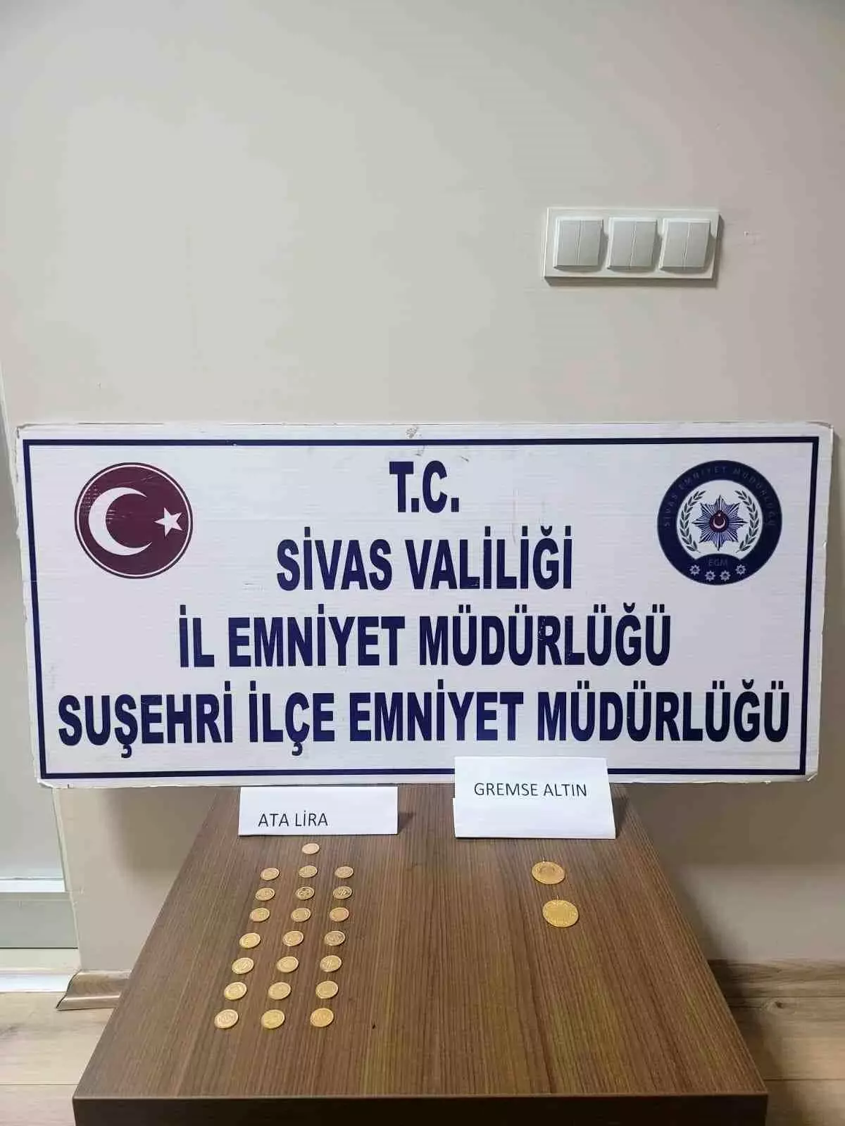 Sivas'ta Kuyumcuya Sahte Altın Satmaya Çalışan 3 Kişi Yakalandı
