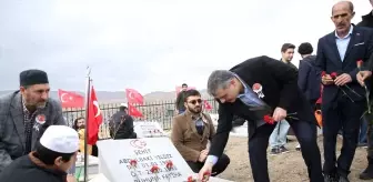 PKK'lı teröristlerin katlettiği 33 Yavi şehidi mezarları başında anıldı
