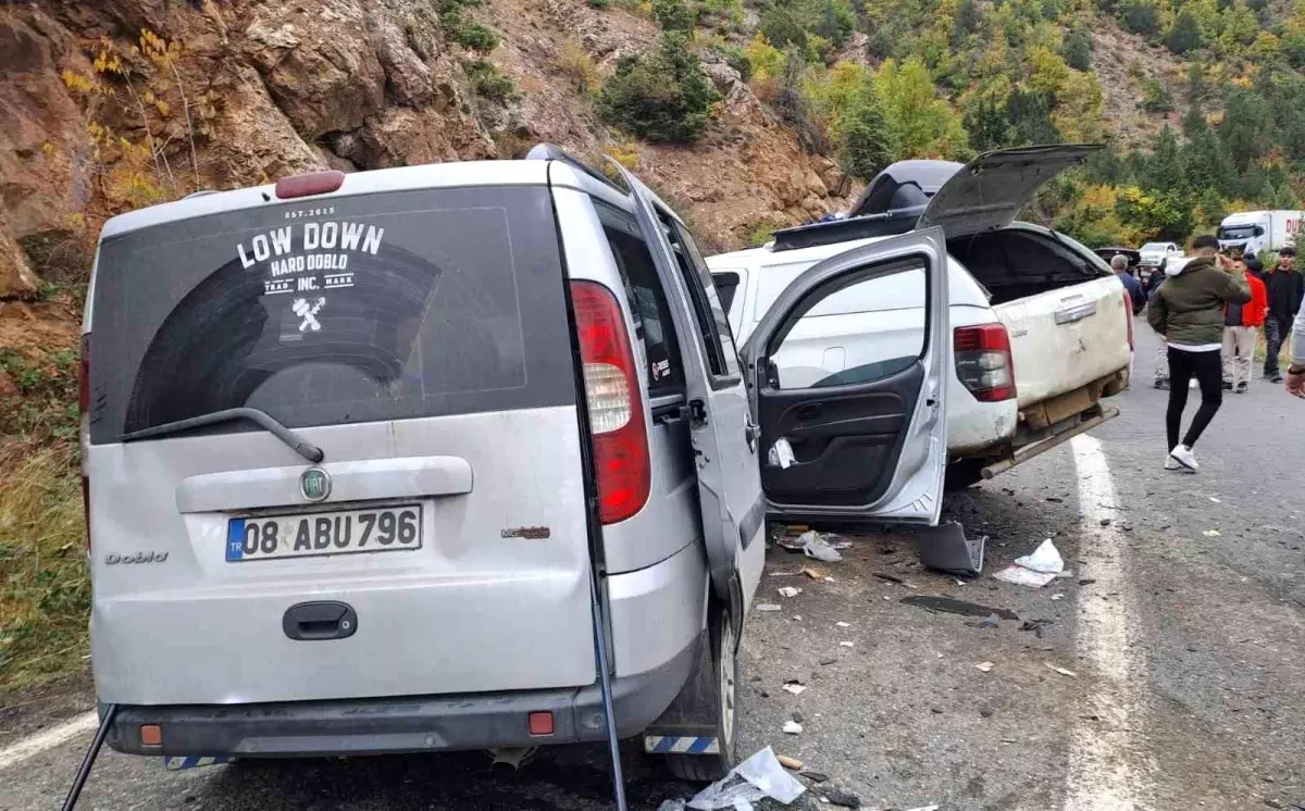 Şavşat'ta Trafik Kazası: 24 Yaşındaki Genç Hayatını Kaybetti