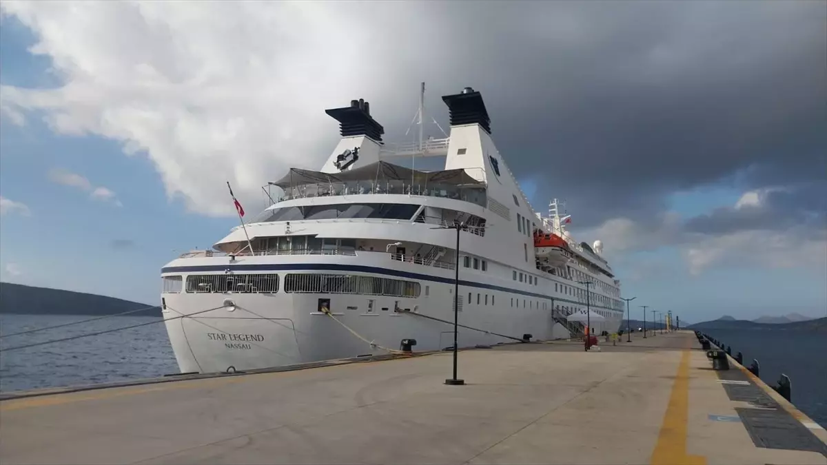 Bodrum'a 271 Yolcu Getiren Star Legend Kruvaziyeri Limana Yanaştı