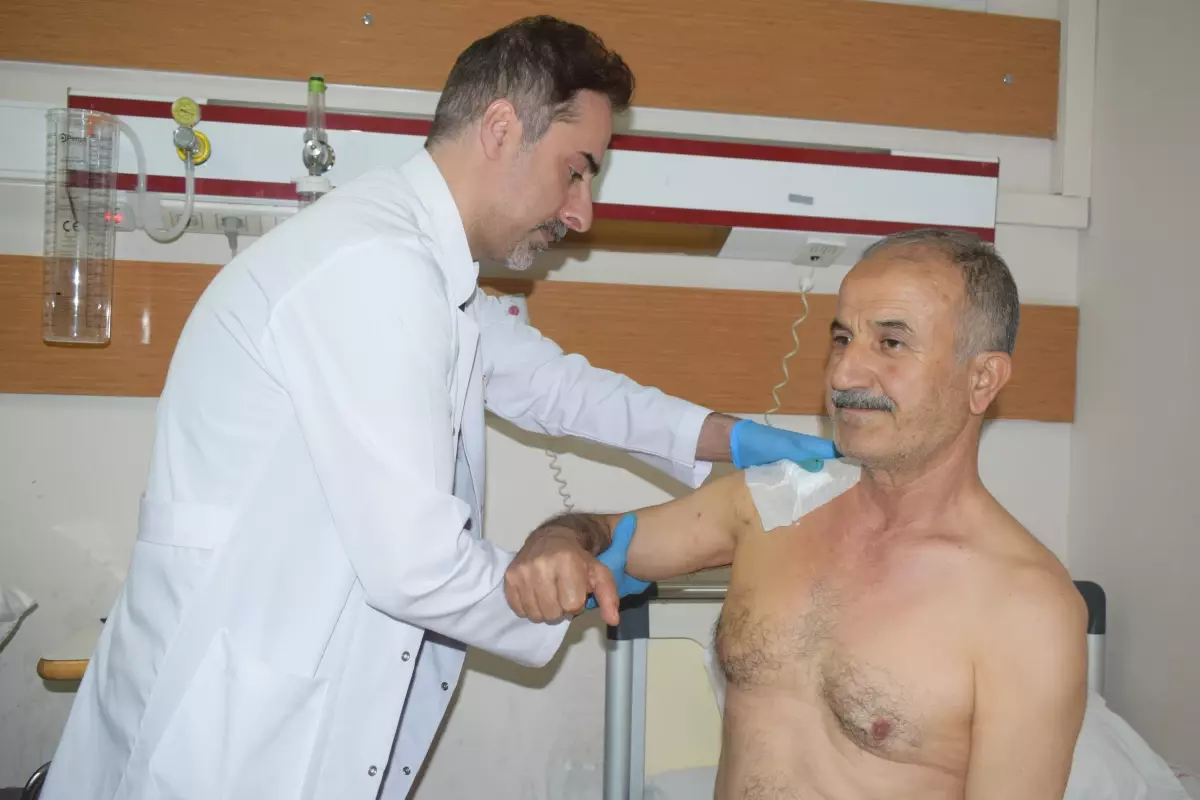 Tenis Oynarken Düşen 64 Yaşındaki Adamın Ameliyatı Başarıyla Gerçekleşti