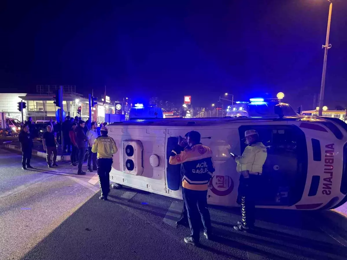 Tokat'ta Ambulans ile Cip Çarpıştı: 3 Yaralı