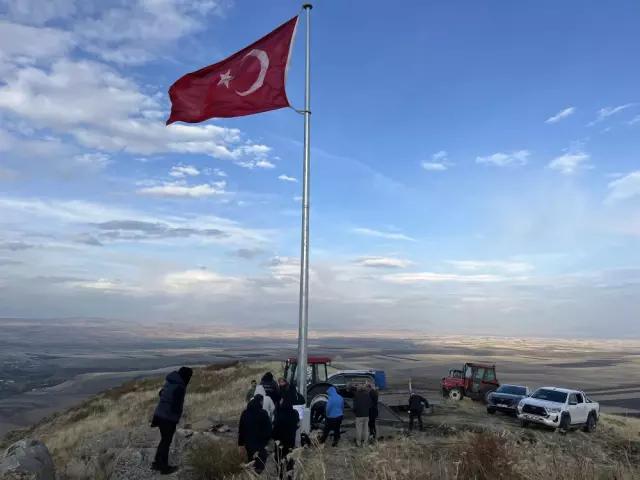 20-year dream came true! Villagers raised the Turkish flag at the Armenian border
