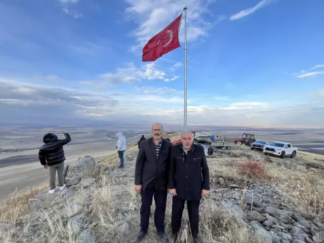 20-year dream came true! Villagers raised the Turkish flag at the Armenian border