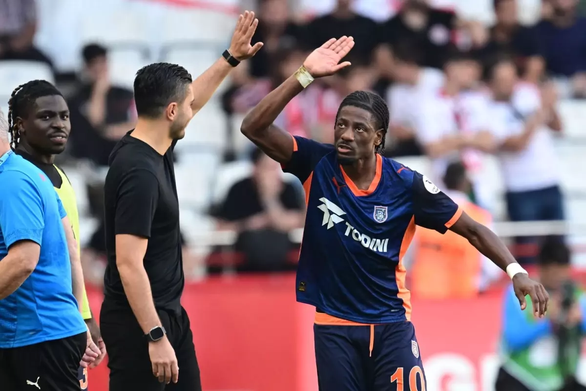 5 maçtır kazanamayan RAMS Başakşehir, Antalyaspor'a patladı