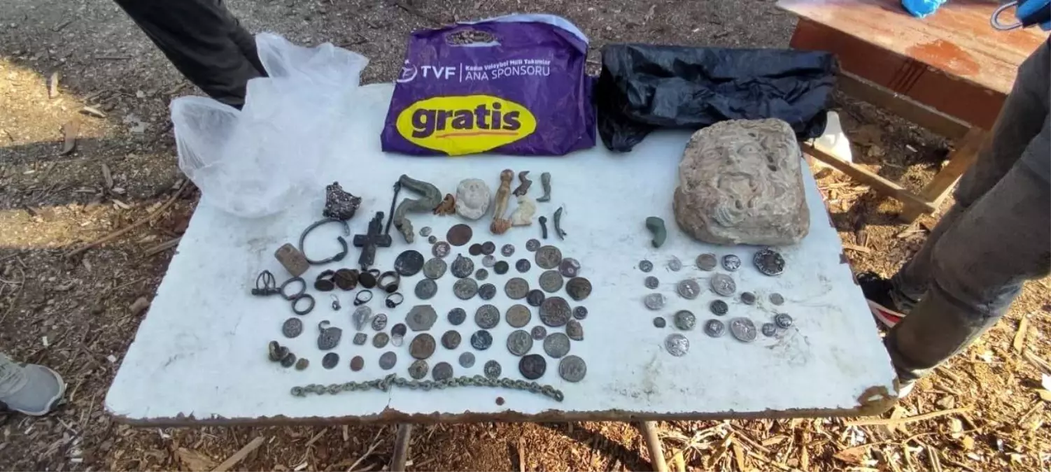 Adana'da Kaçakçılık Operasyonu: 18 Gözaltı ve Çok Sayıda Ele Geçirilen Malzeme