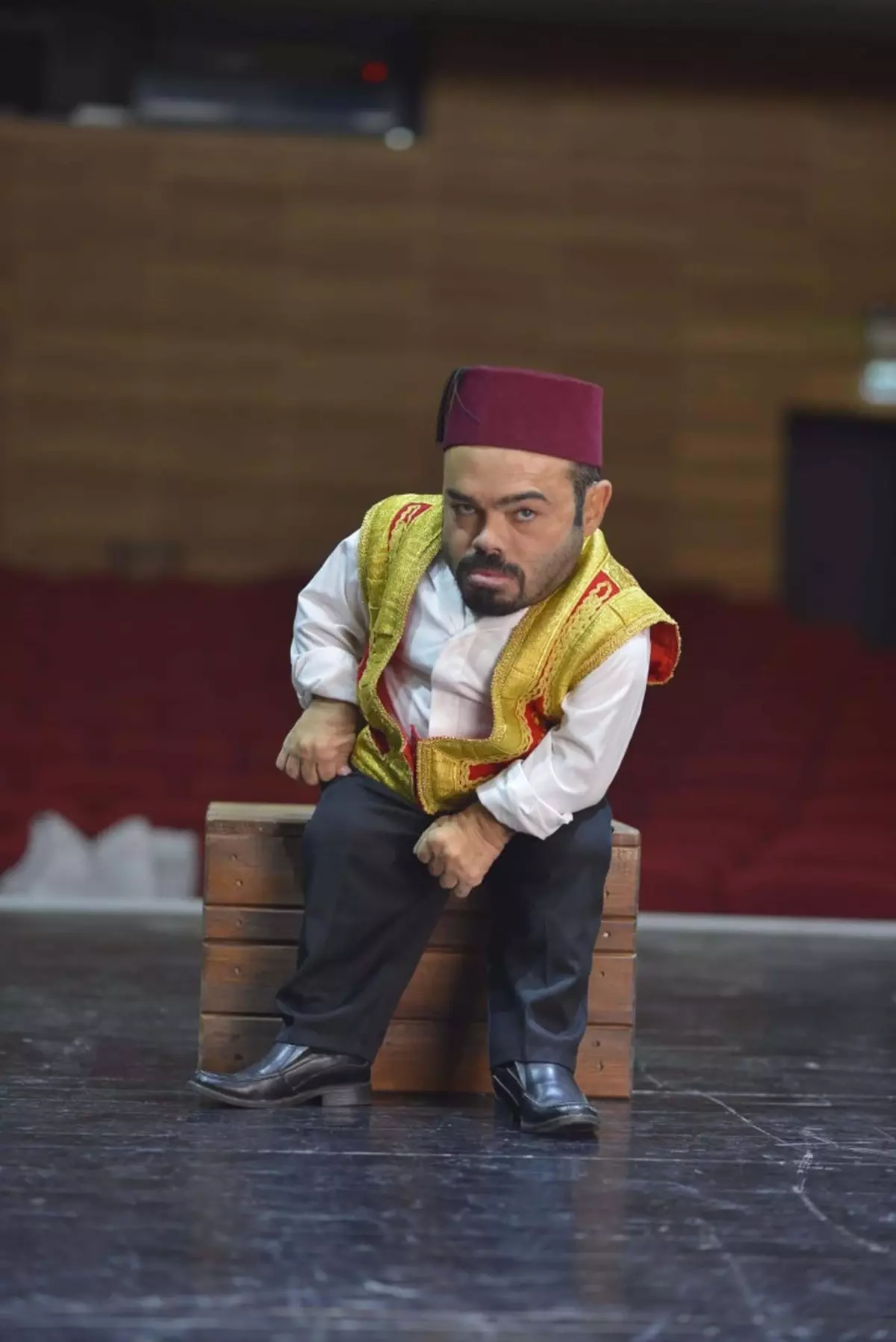 Tiyatro ile Hayata Tutunan Akondroplazi Hastası Serhat Gündoğdu