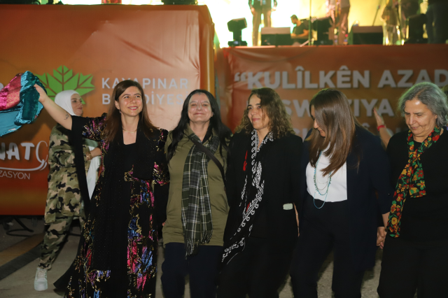 Co-mayors danced the halay at the Koma Amed concert