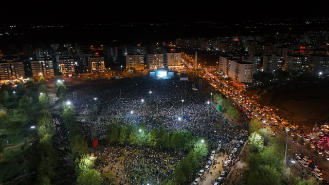 Co-mayors danced the halay at the Koma Amed concert