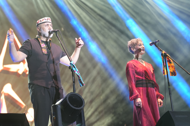 Co-mayors danced the halay at the Koma Amed concert