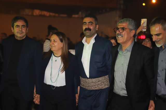 Co-mayors danced the halay at the Koma Amed concert